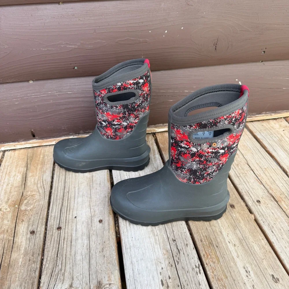 Bogs Neo-Classic Camo Winter Boots Youth Size 4 Gray Red Waterproof Insulated